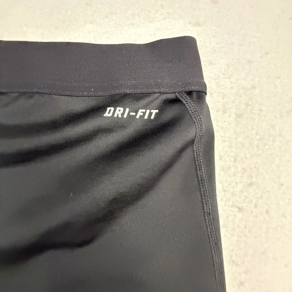 Nike Pro Leggings Womens Medium Black Athletic Dri-Fit Cropped Compression